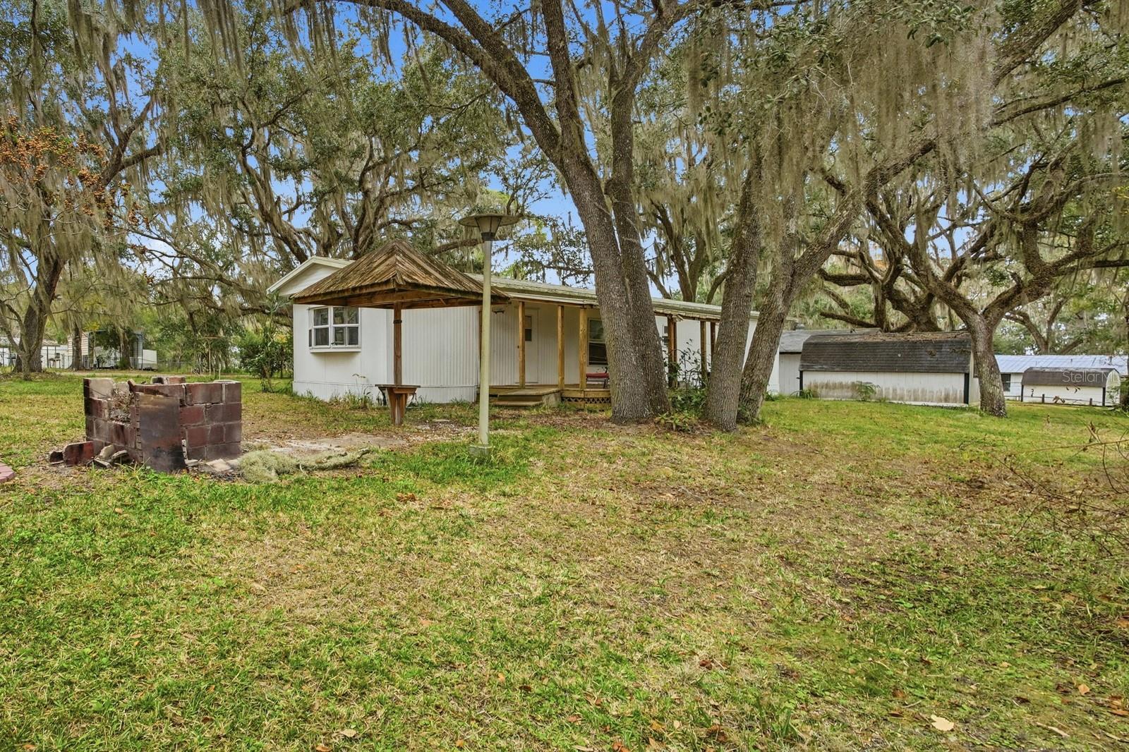 LAR ESTATES - Residential