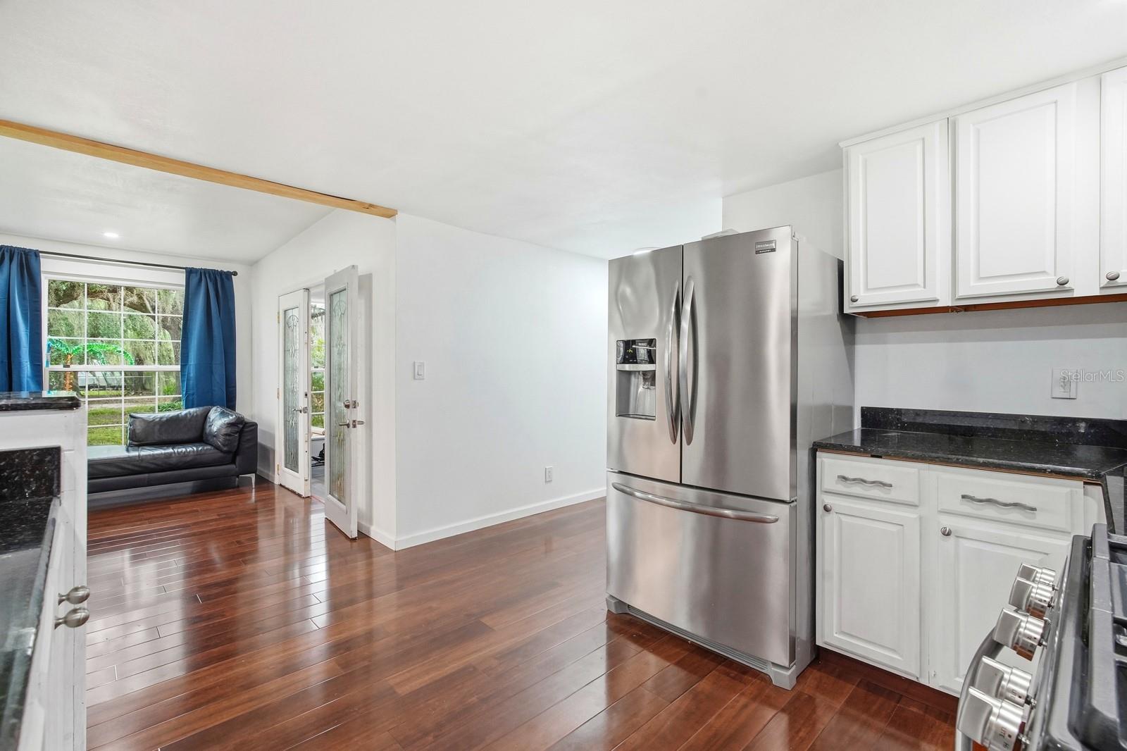 LAR ESTATES - Residential