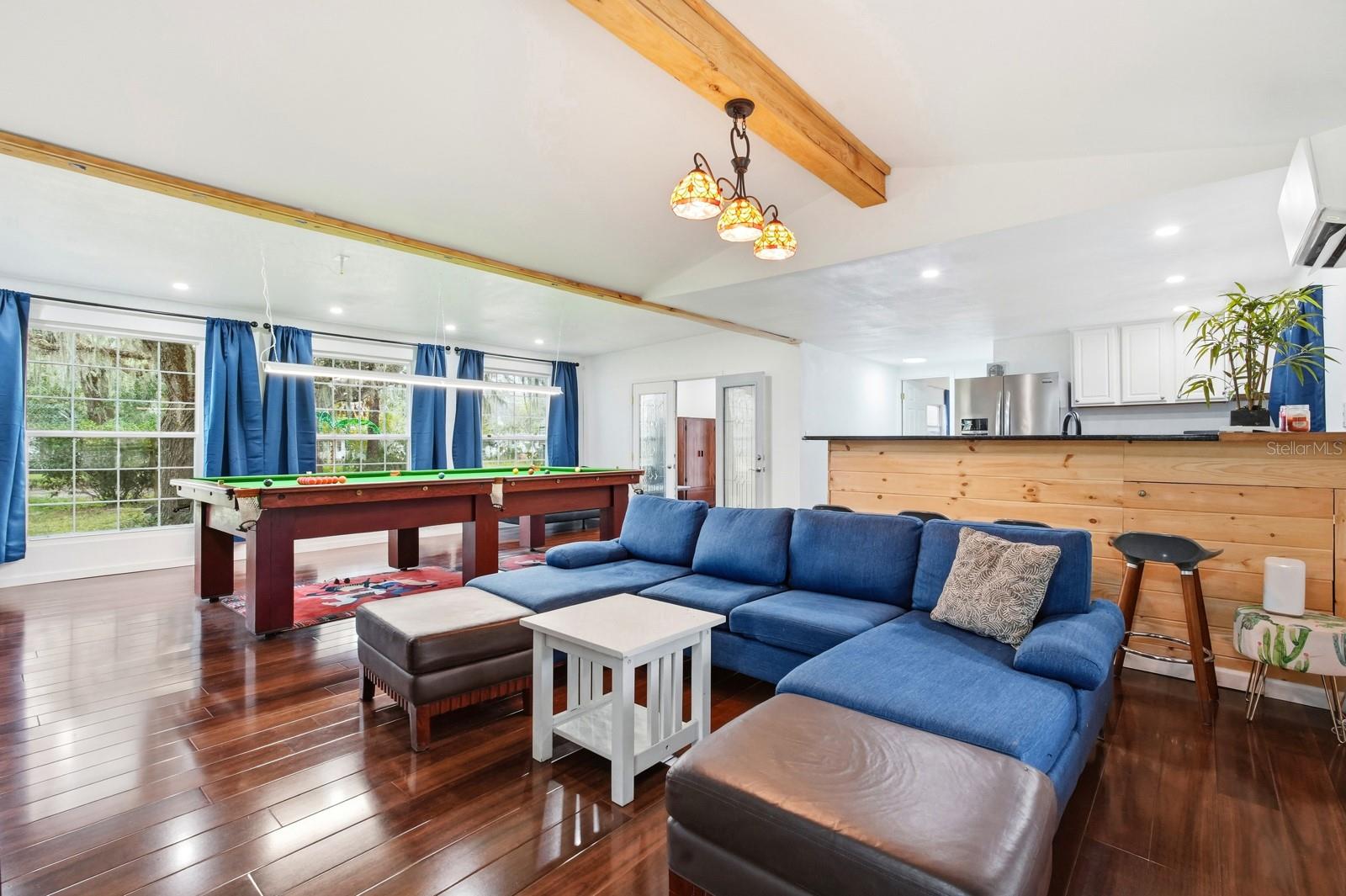 LAR ESTATES - Residential