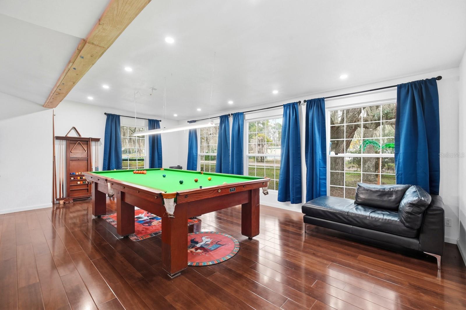 LAR ESTATES - Residential