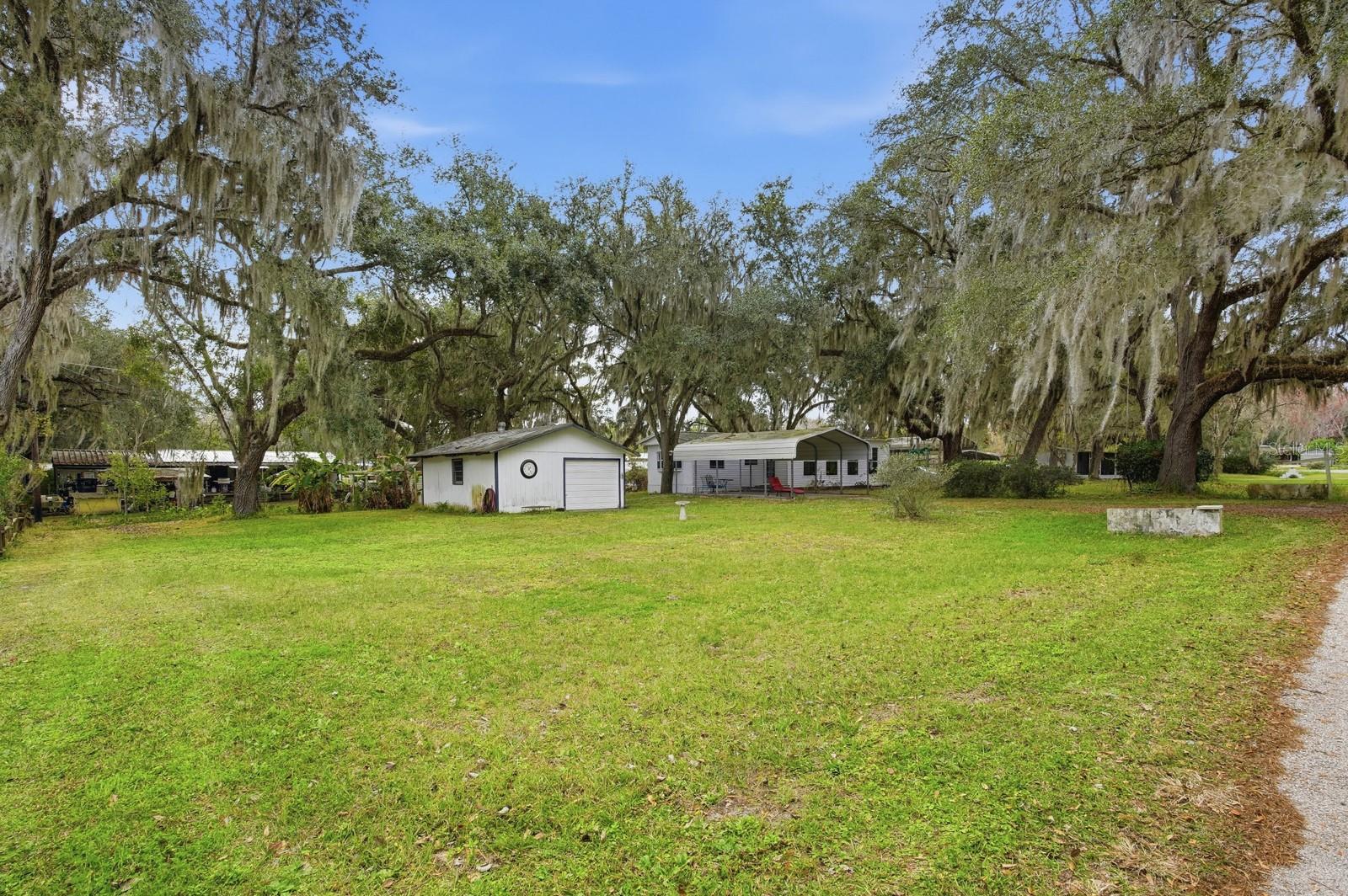 LAR ESTATES - Residential