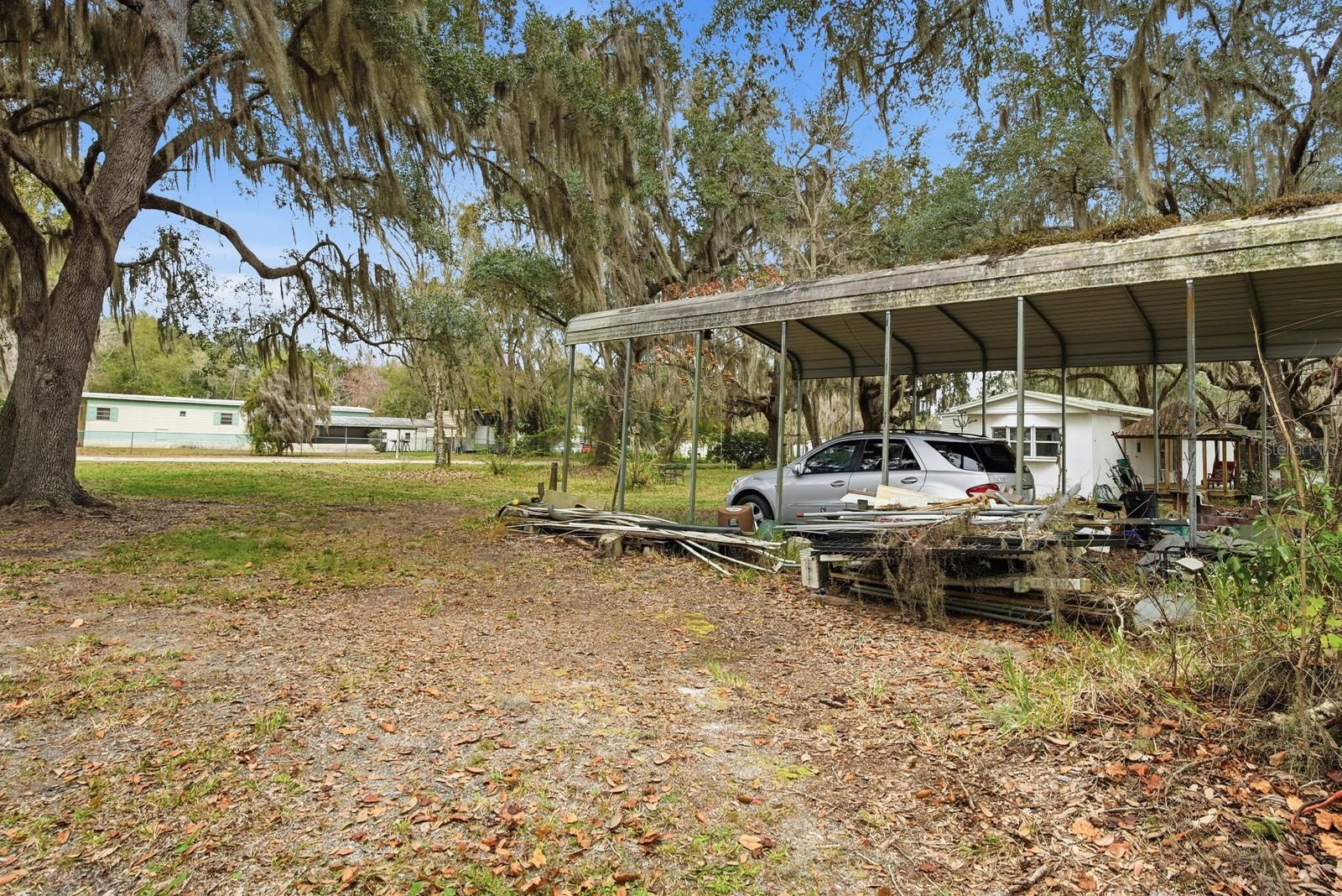 LAR ESTATES - Residential