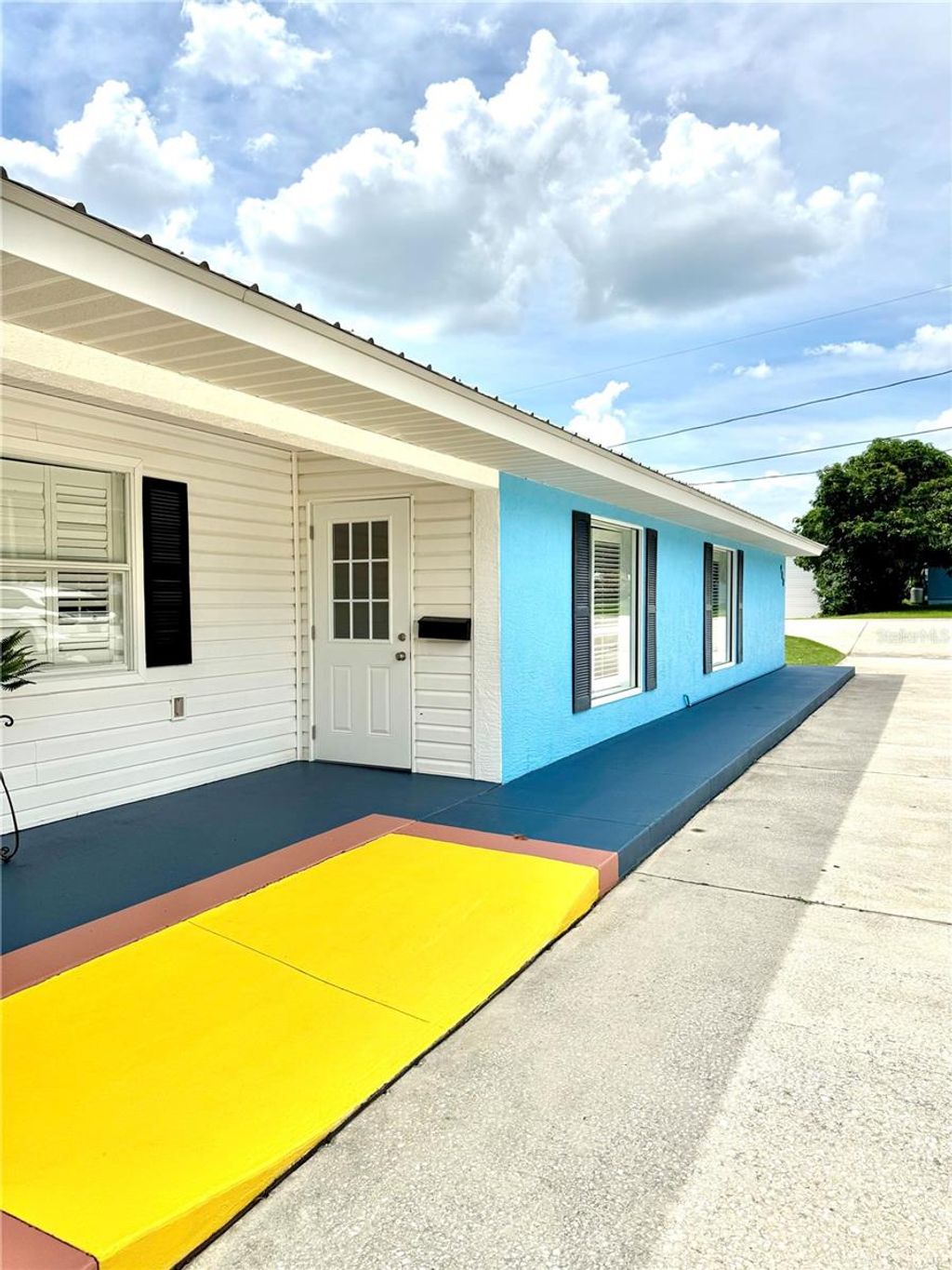 Photo of 900 Hillcrest Avenue #A, Lake Placid, FL 33852 (MLS # L4954410)