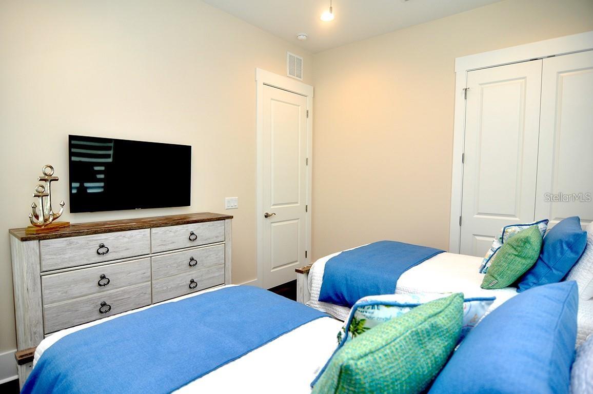 DUNEDIN CAUSEWAY CENTER - Residential