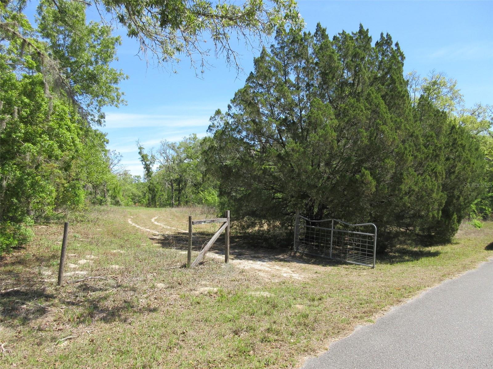 CIRCLE M RANCHETTES - Land