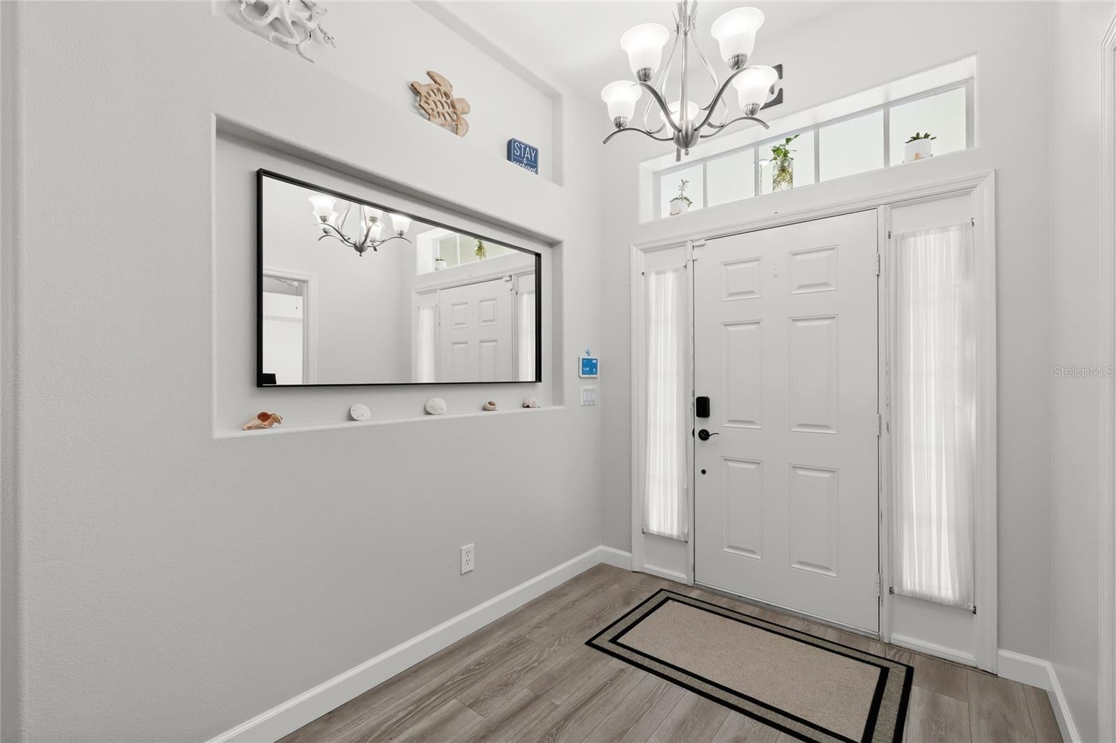 147 COSTA LOOP