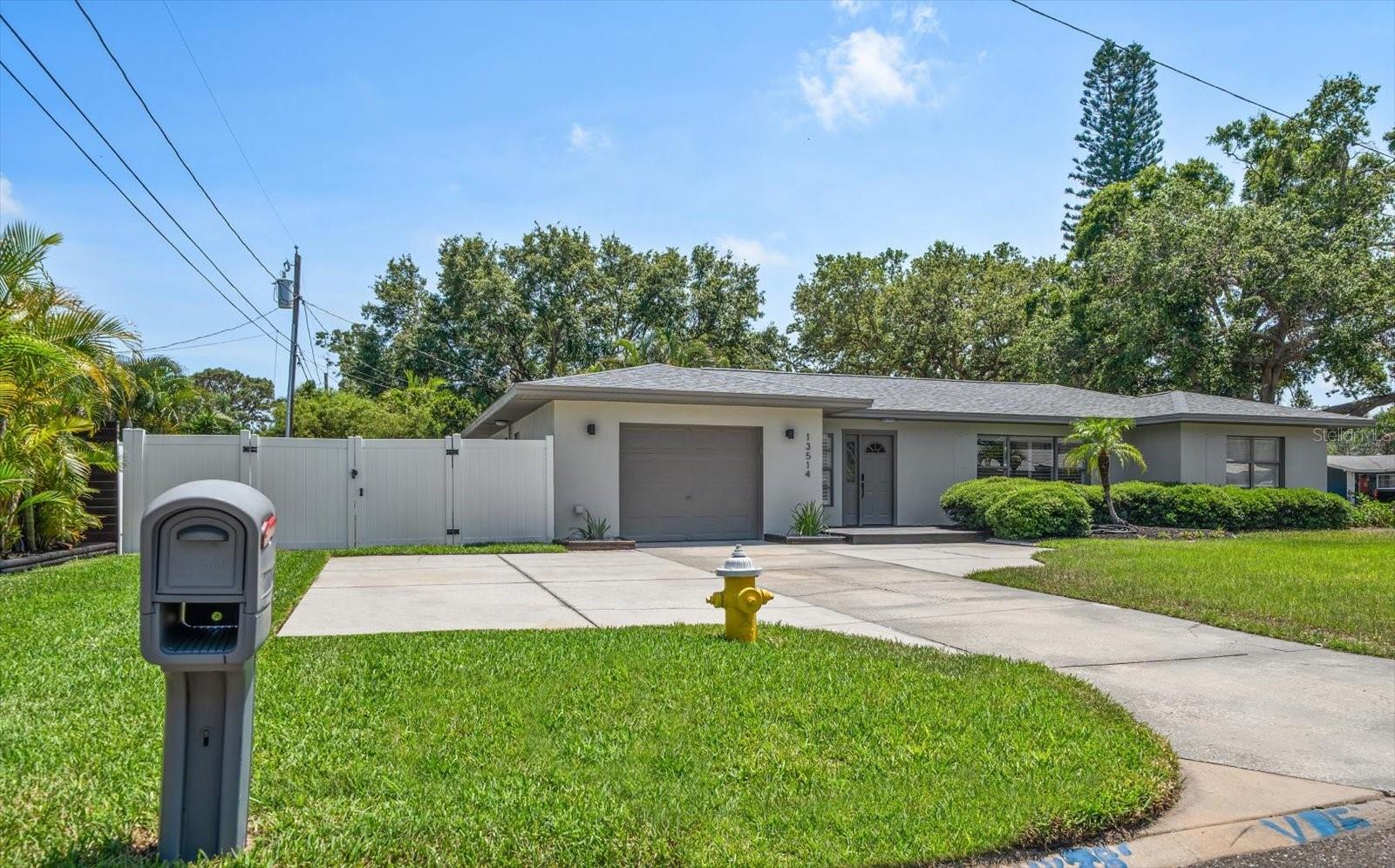 13514 OVAL DRIVE W