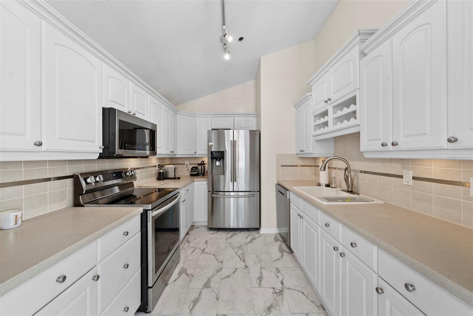 MALLORY SQUARE A CONDO - Residential