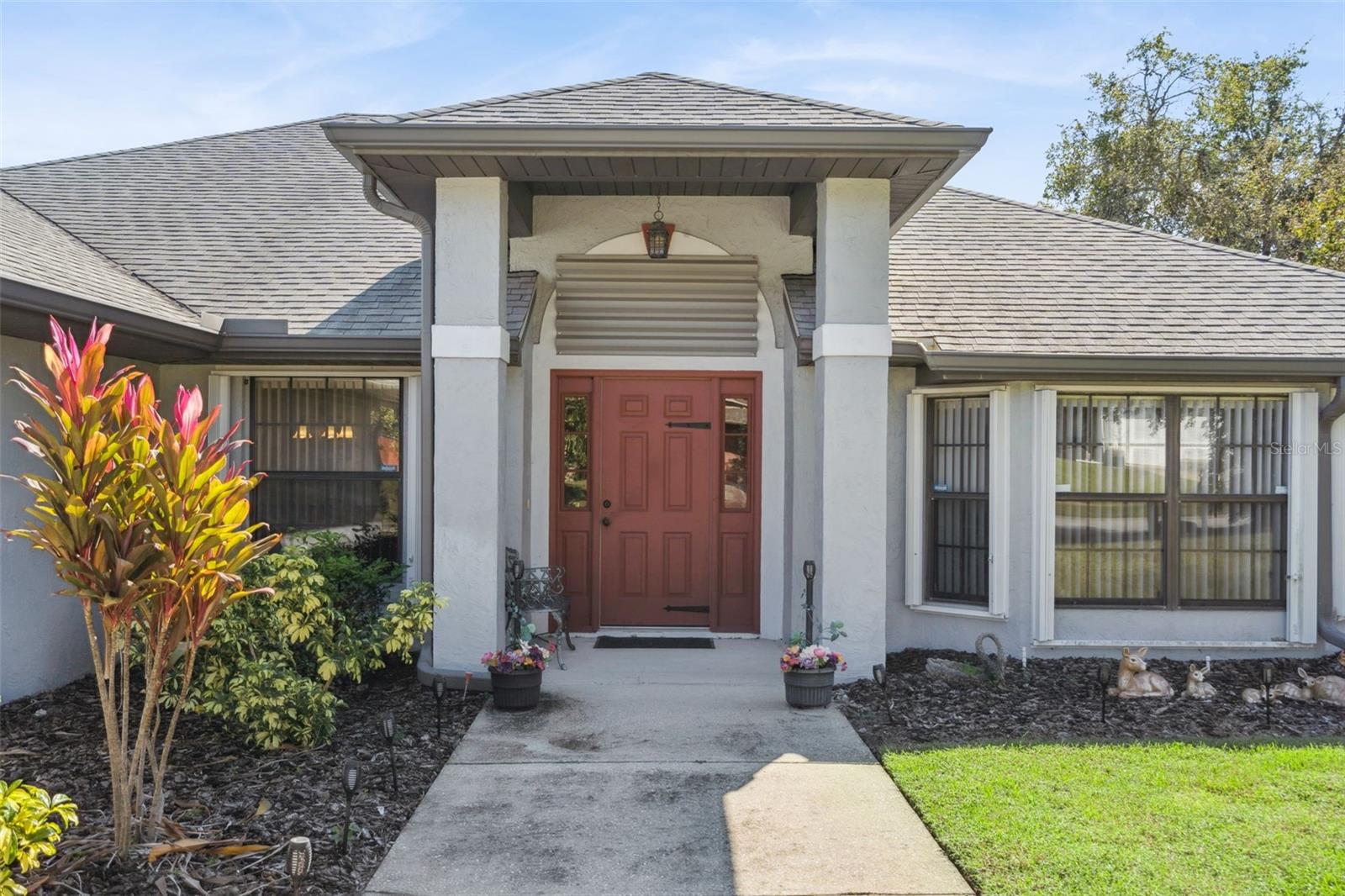 812 WHITE BIRCH COURT