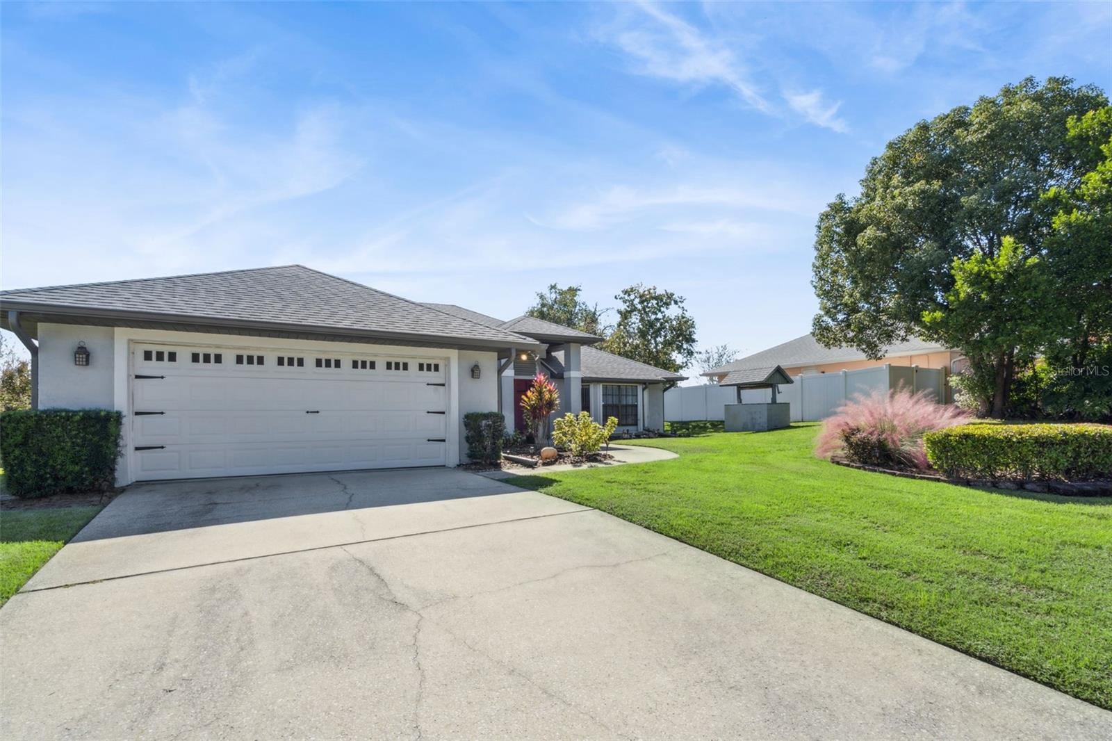 812 WHITE BIRCH COURT