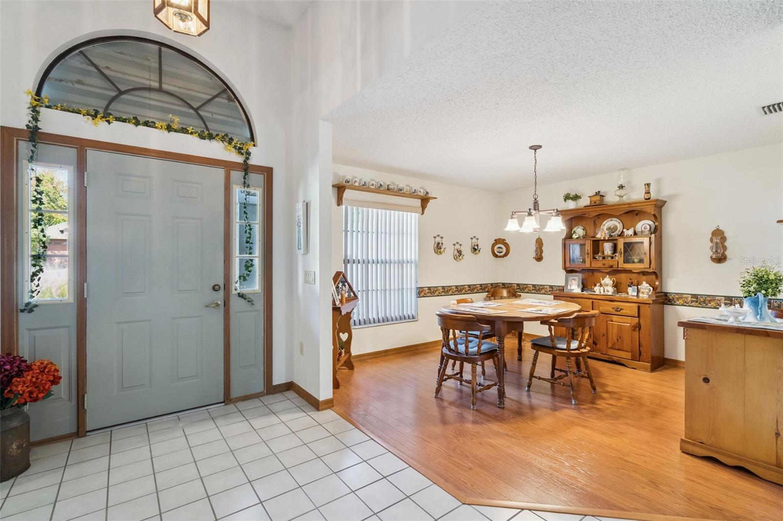 812 WHITE BIRCH COURT