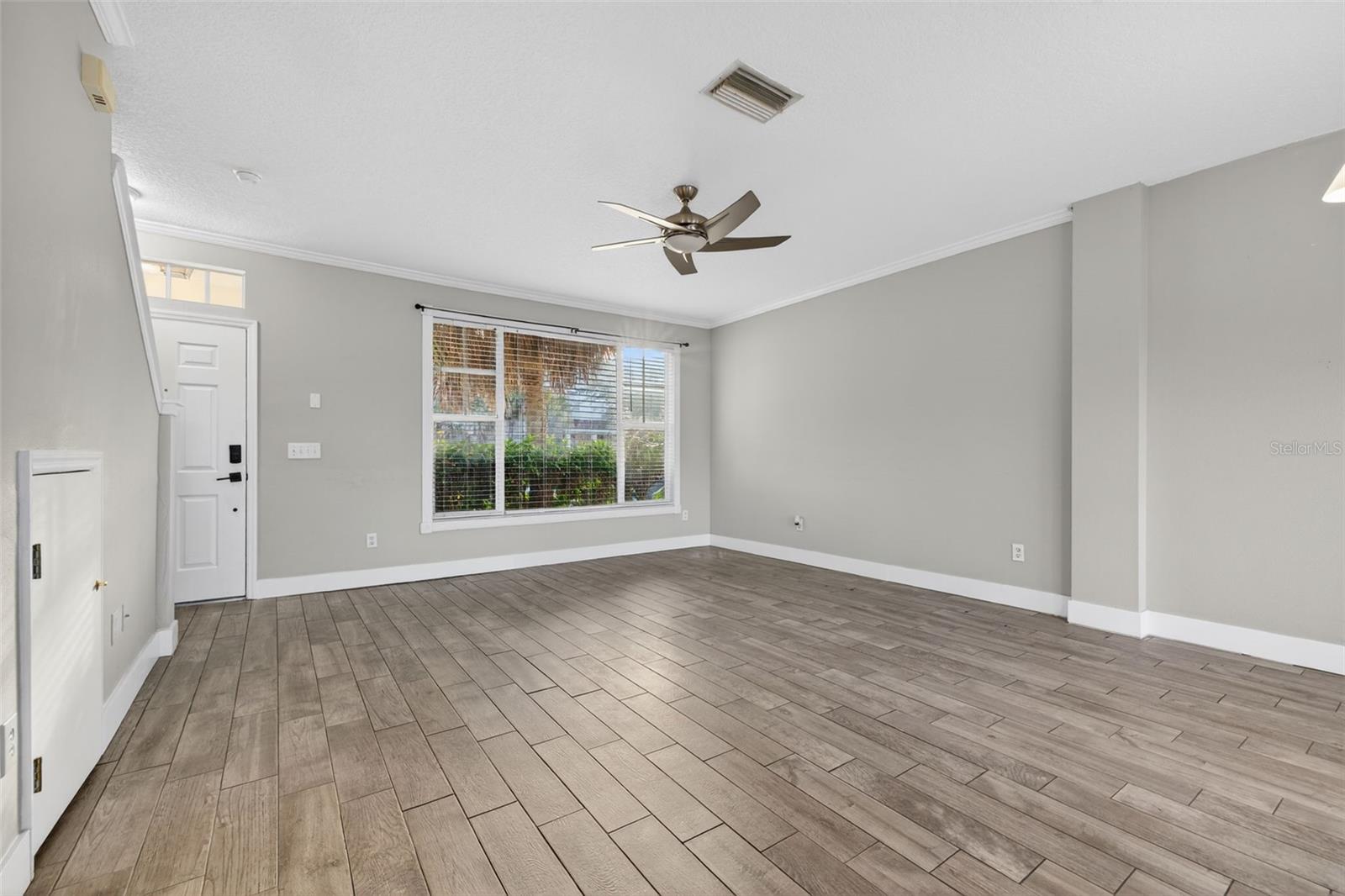 COUNTRY CHASE - Residential Lease