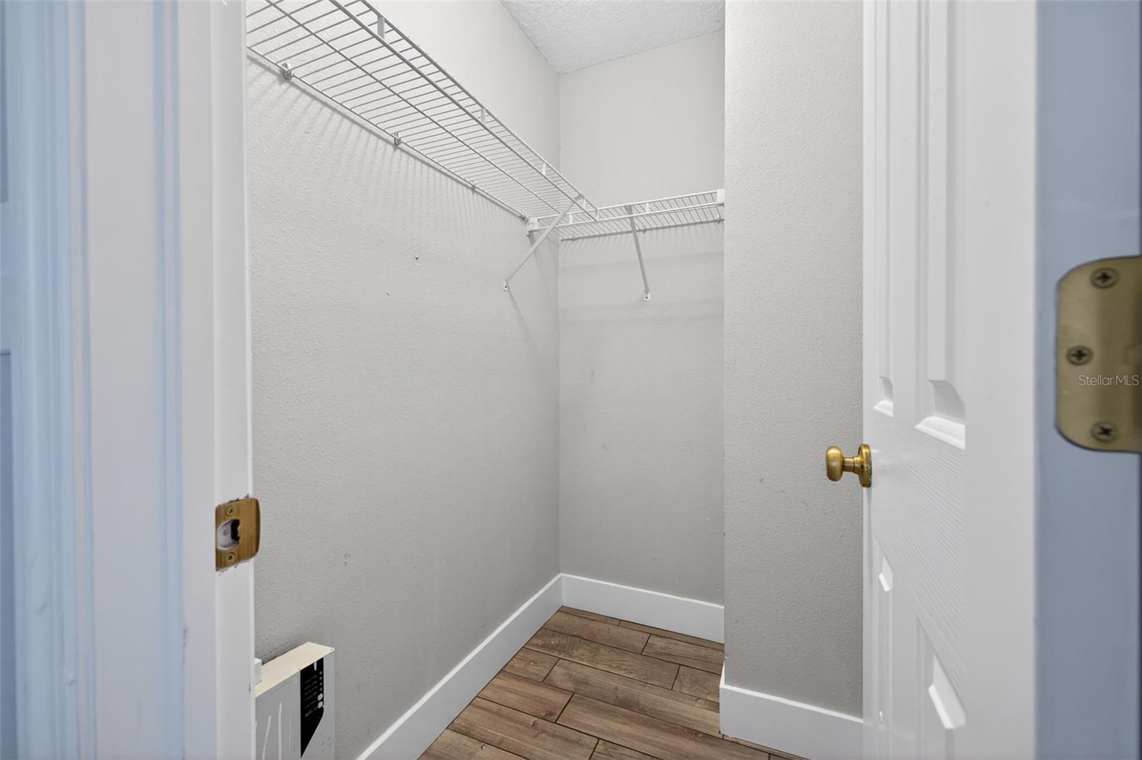 COUNTRY CHASE - Residential Lease