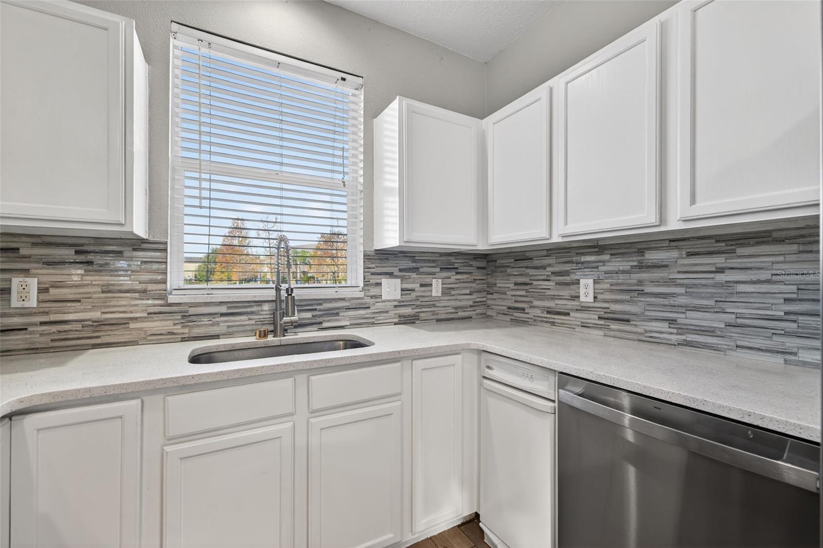 COUNTRY CHASE - Residential Lease