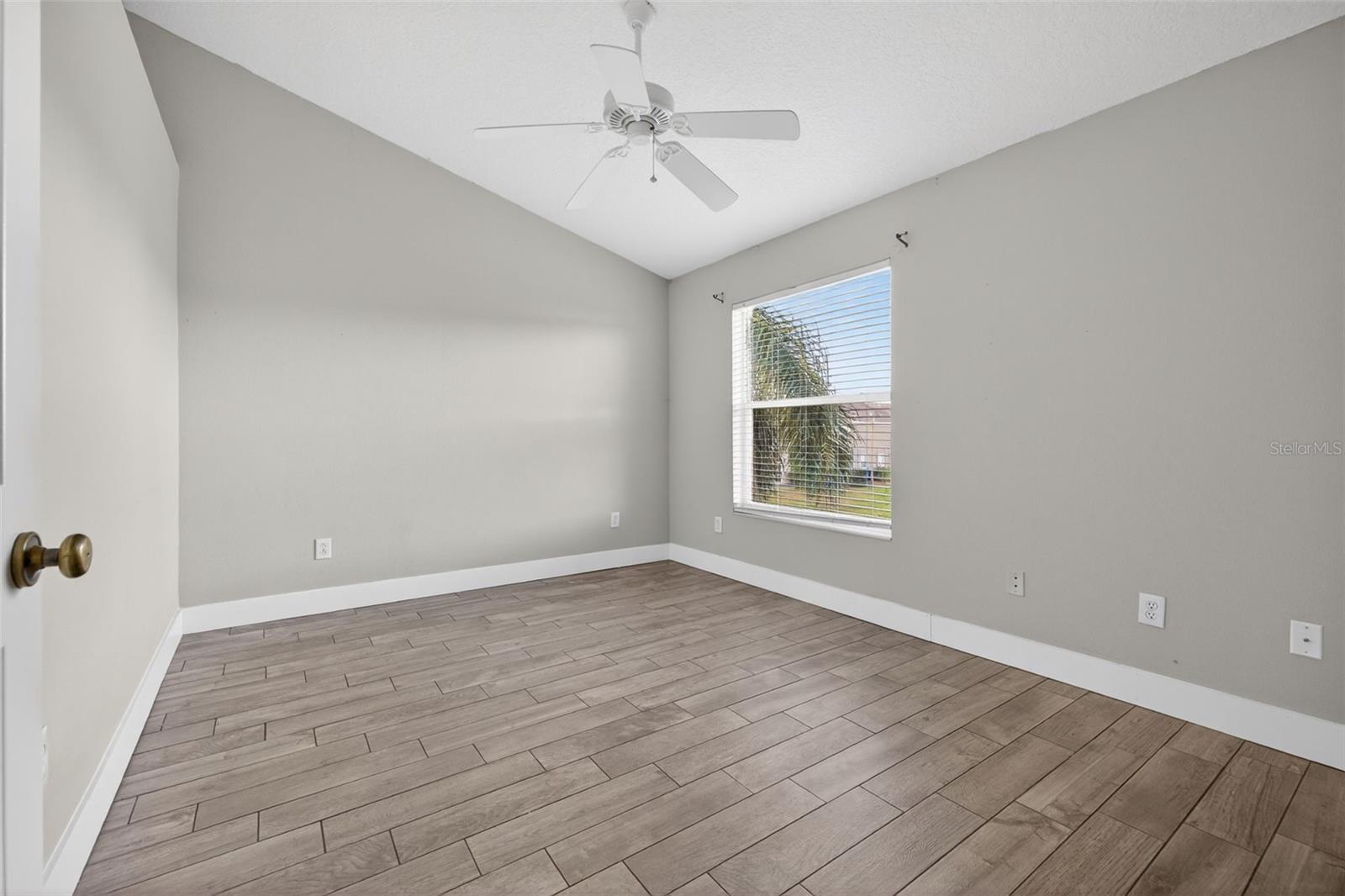 COUNTRY CHASE - Residential Lease