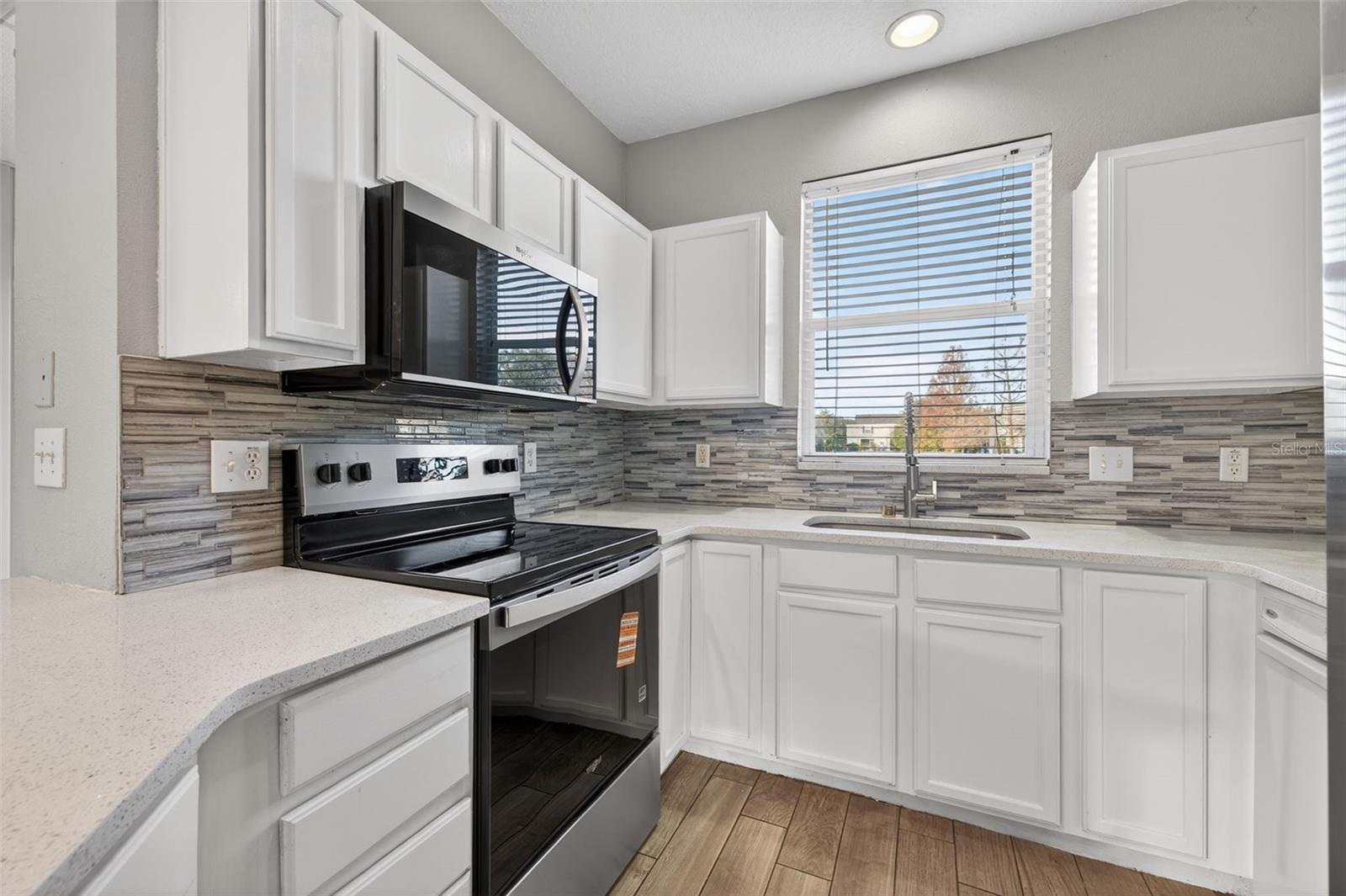 COUNTRY CHASE - Residential Lease