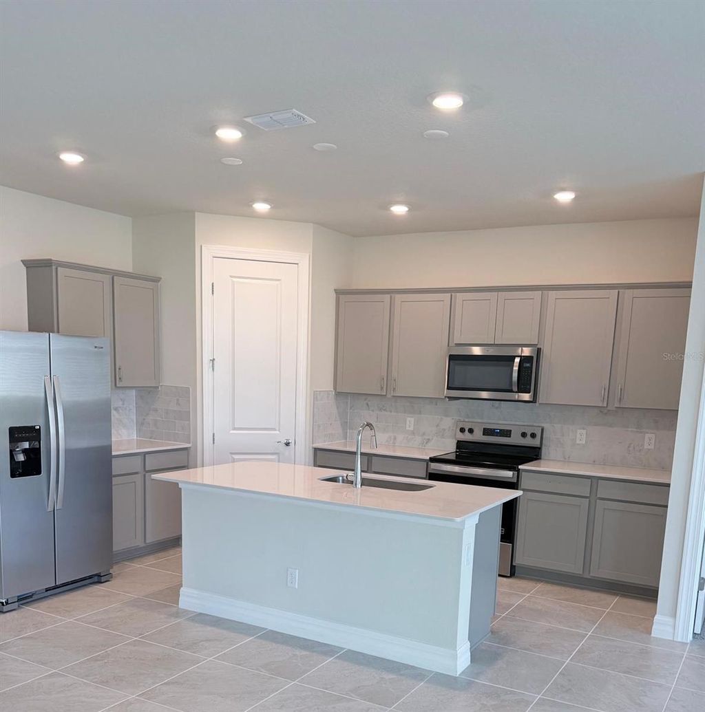 Photo of 1526 Timber Leaf Rd, Saint Cloud, FL 34771 (MLS # S5146004)