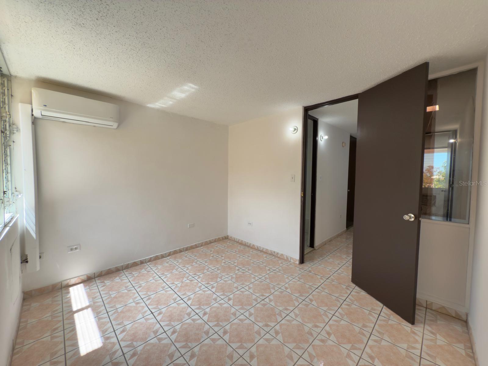 CONDOMINO REINA CAROLINA - Residential