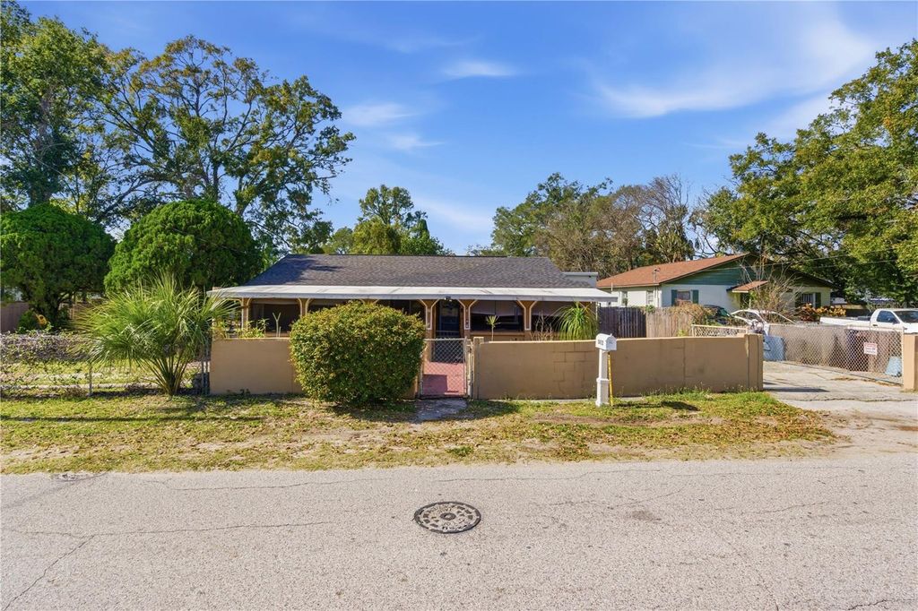 Photo of 8412 N 15 Th Street, Tampa, FL 33604 (MLS # TB8466749)