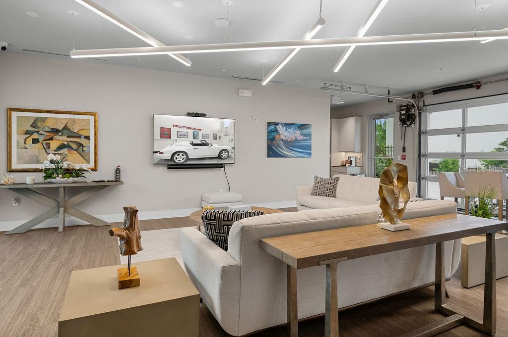 LUXE DREAM GARAGE CONDO - Residential
