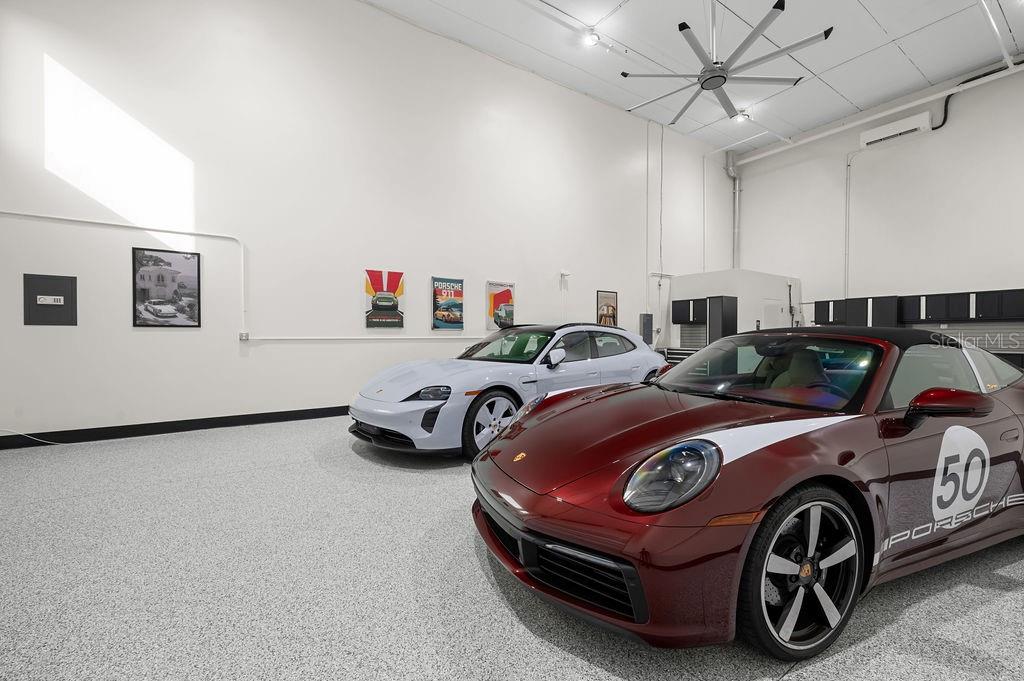 LUXE DREAM GARAGE CONDO - Residential
