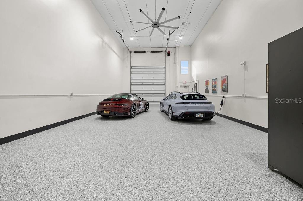 LUXE DREAM GARAGE CONDO - Residential