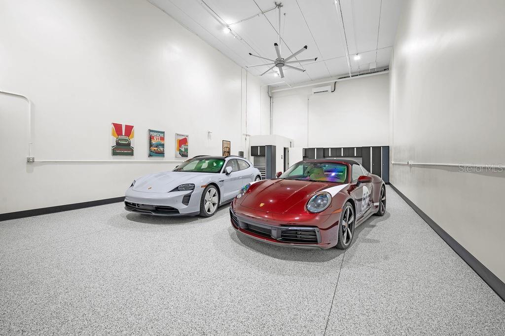 LUXE DREAM GARAGE CONDO - Residential