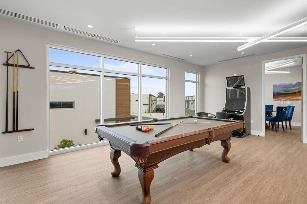 LUXE DREAM GARAGE CONDO - Residential