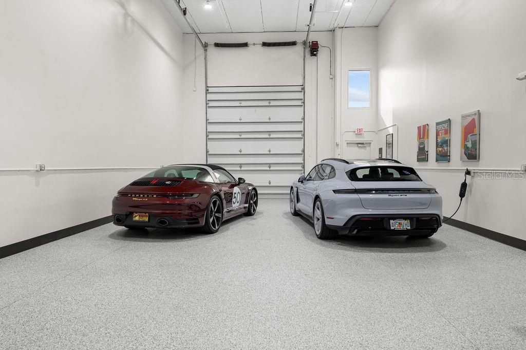 LUXE DREAM GARAGE CONDO - Residential