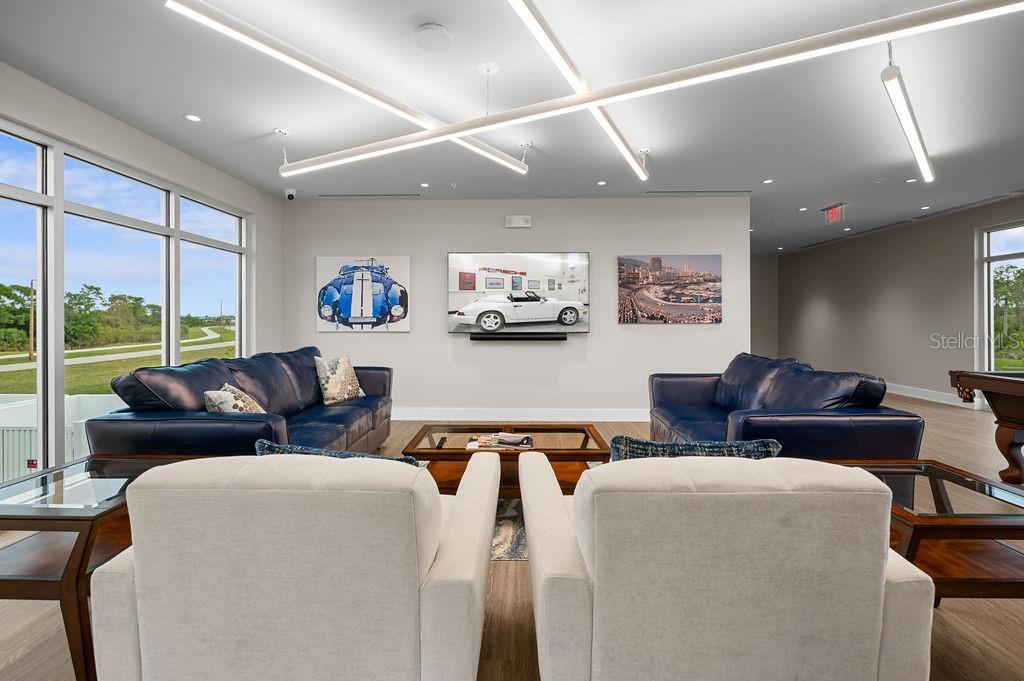 LUXE DREAM GARAGE CONDO - Residential