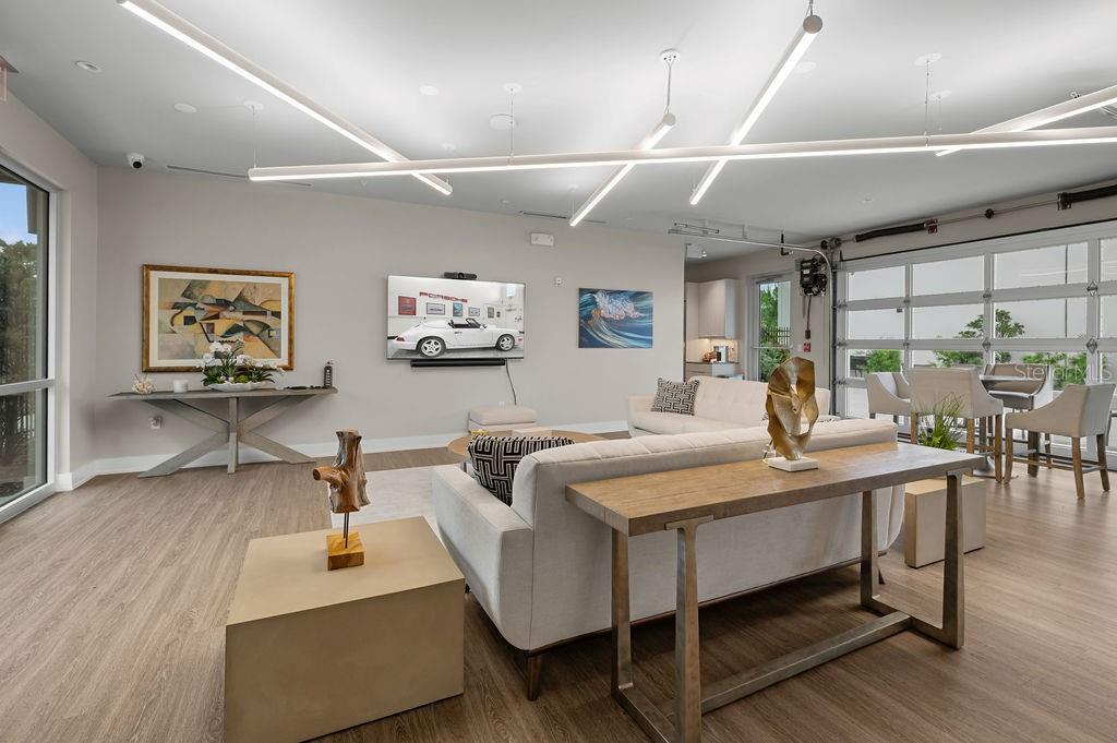 LUXE DREAM GARAGE CONDO - Residential