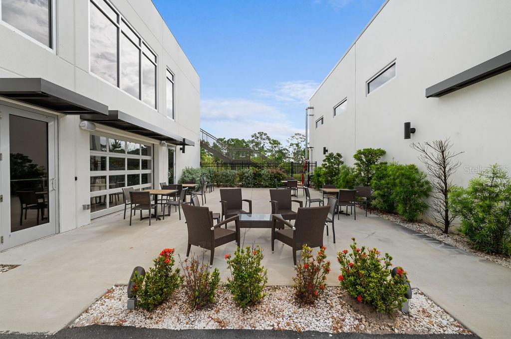 LUXE DREAM GARAGE CONDO - Residential