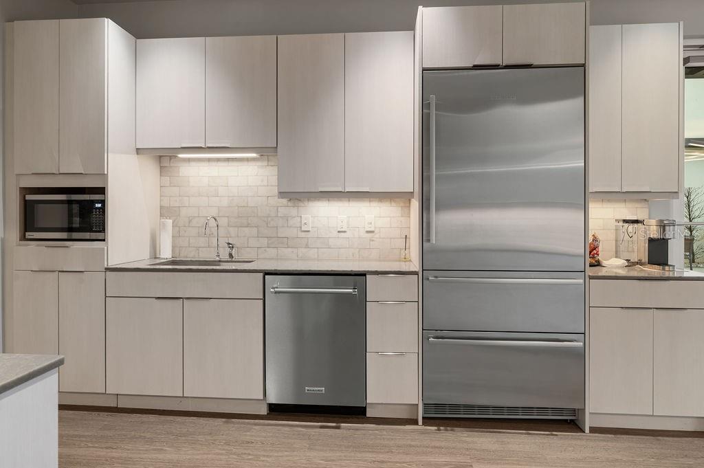 LUXE DREAM GARAGE CONDO - Residential