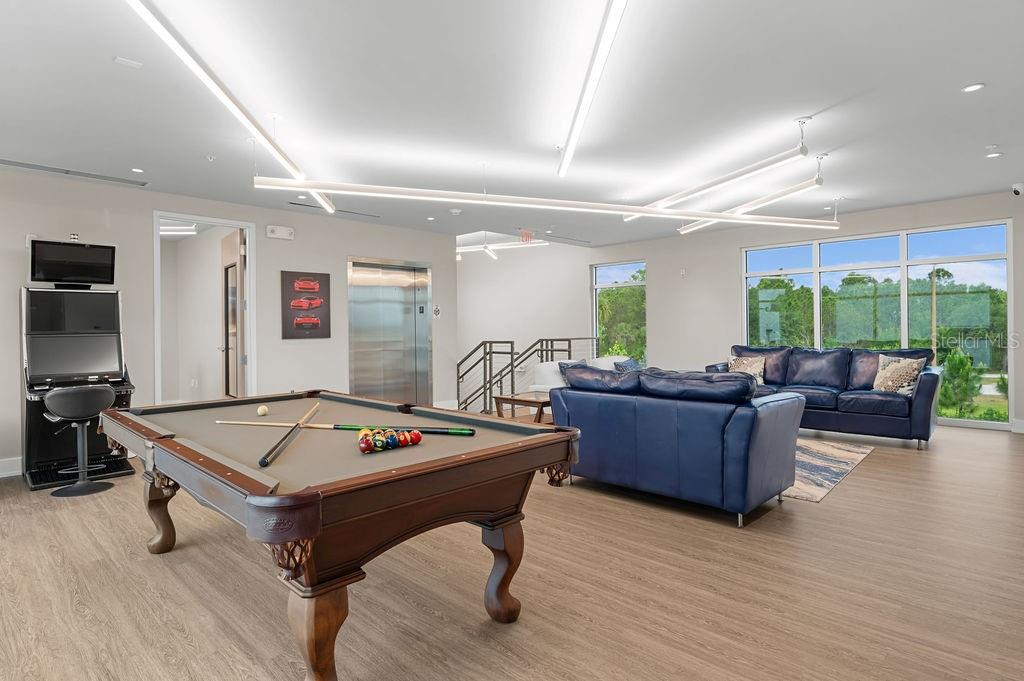 LUXE DREAM GARAGE CONDO - Residential