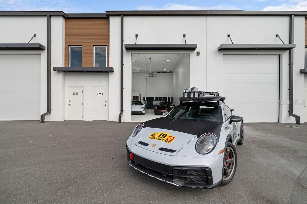 LUXE DREAM GARAGE CONDO - Residential