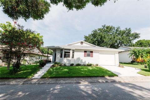 Photo of 3130 Prairie Dunes Circle W, Lakeland, FL 33810 (MLS # TB8407029)