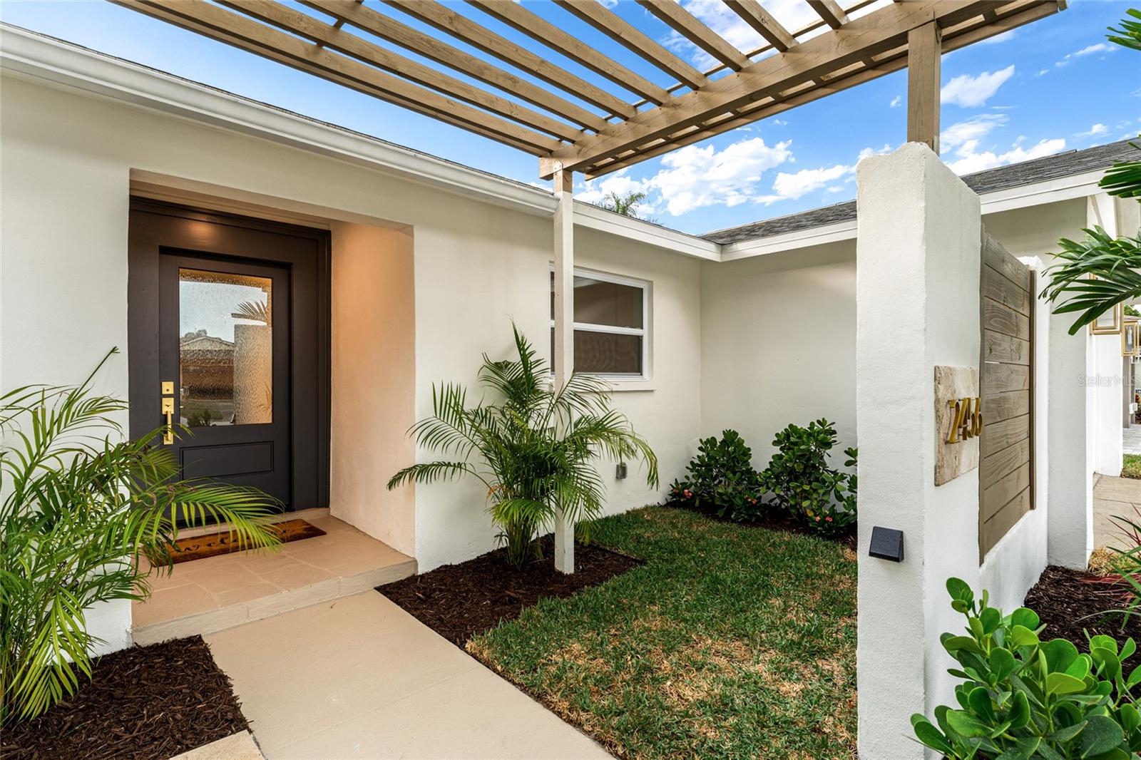 2456 TIMBERCREST CIRCLE W