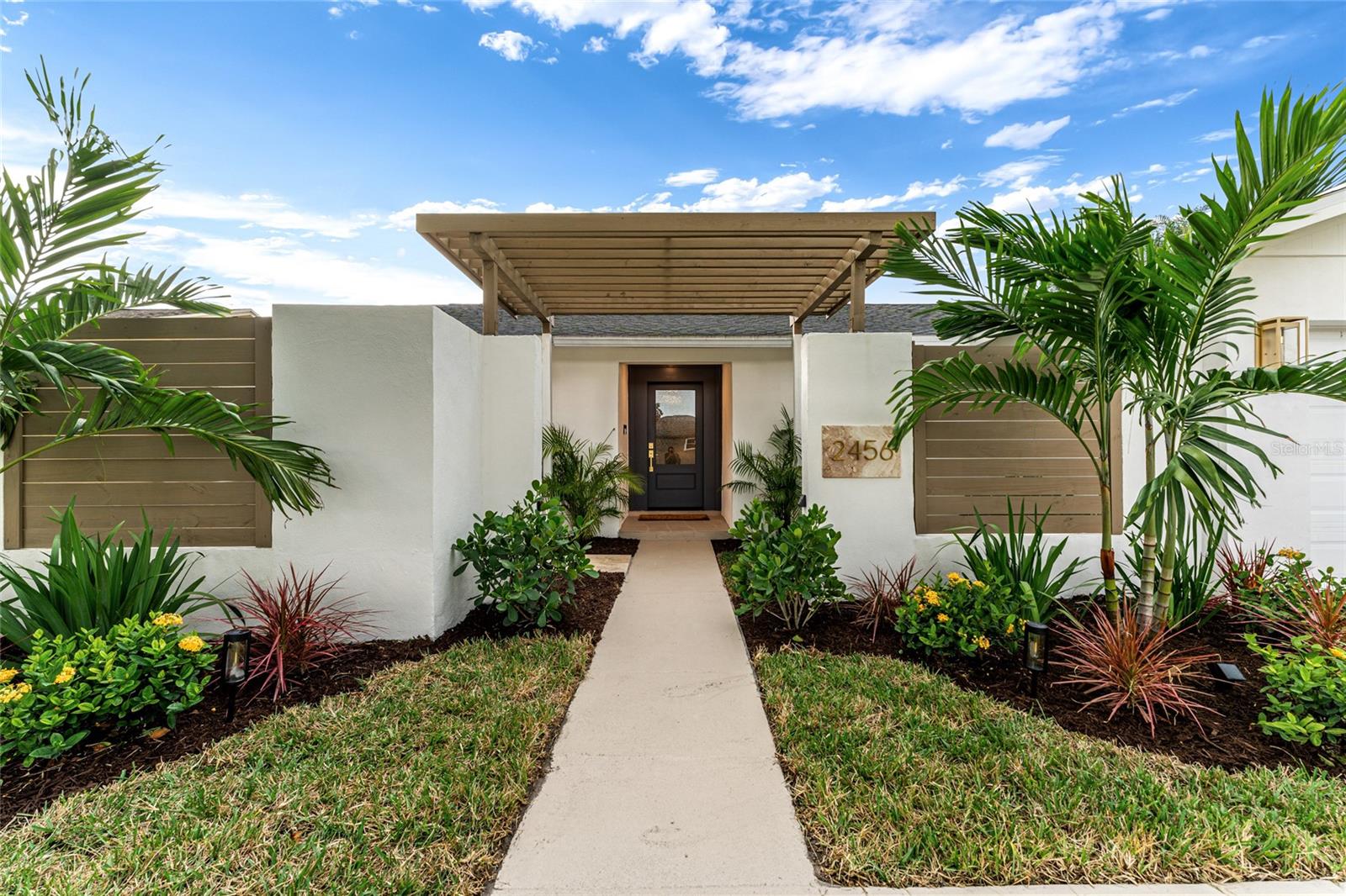 2456 TIMBERCREST CIRCLE W