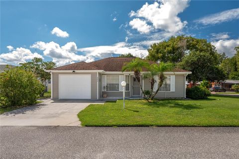 A home in LAKE WALES