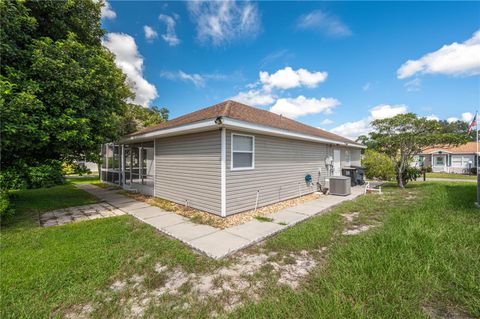 A home in LAKE WALES