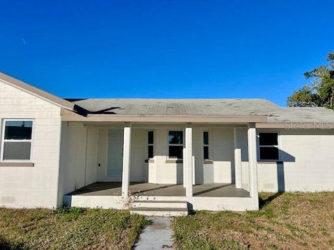 A home in SEBRING