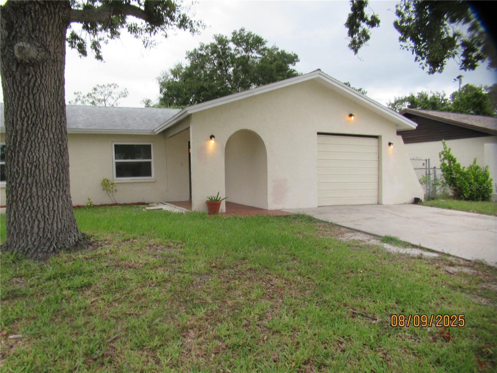 Lovely 3-bedroom,2-bath block home in Largo. Move-in ready. Features upgraded windows and a sliding glass door in the dining room, which leads to the fenced backyard. Backs up to the Largo rec center. Tile floors, one-car garage, fenced back yard with patio. This home is situated in a quiet neighborhood surrounded by beautiful trees and backs a large park. First month and 1 month for security with approved credit, income verification, and background check.
Medium-sized dogs 35 LB or less.