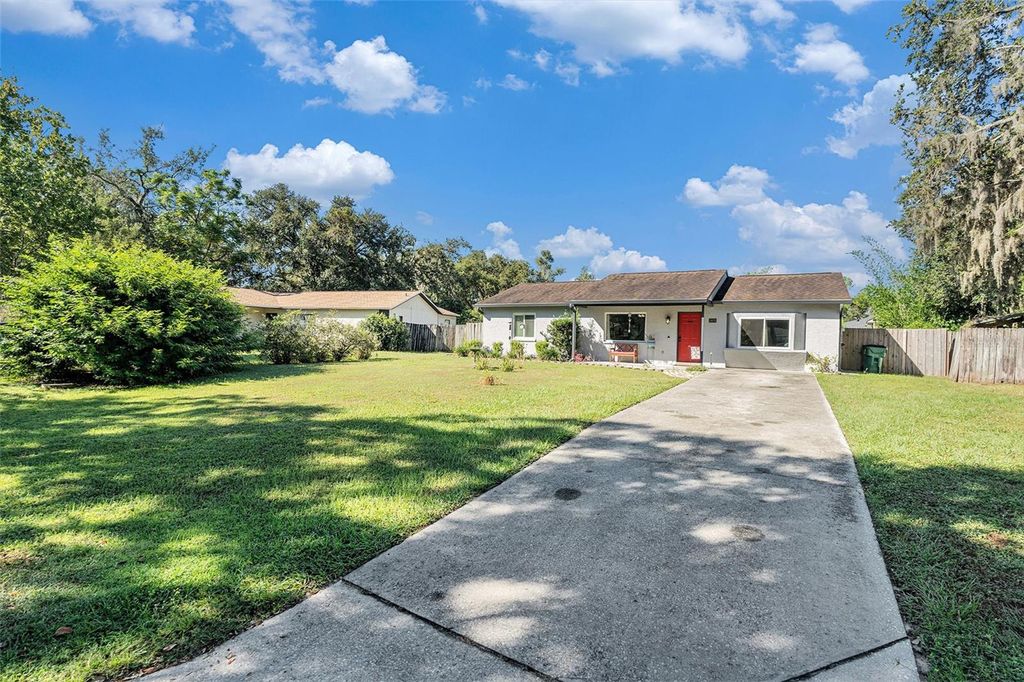 Photo of 39676 Meadowood Loop, Zephyrhills, FL 33542 (MLS # TB8431997)
