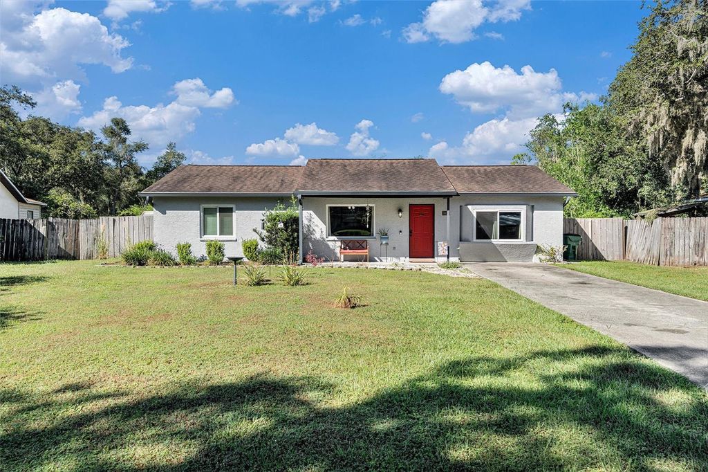 Photo of 39676 Meadowood Loop, Zephyrhills, FL 33542 (MLS # TB8431997)