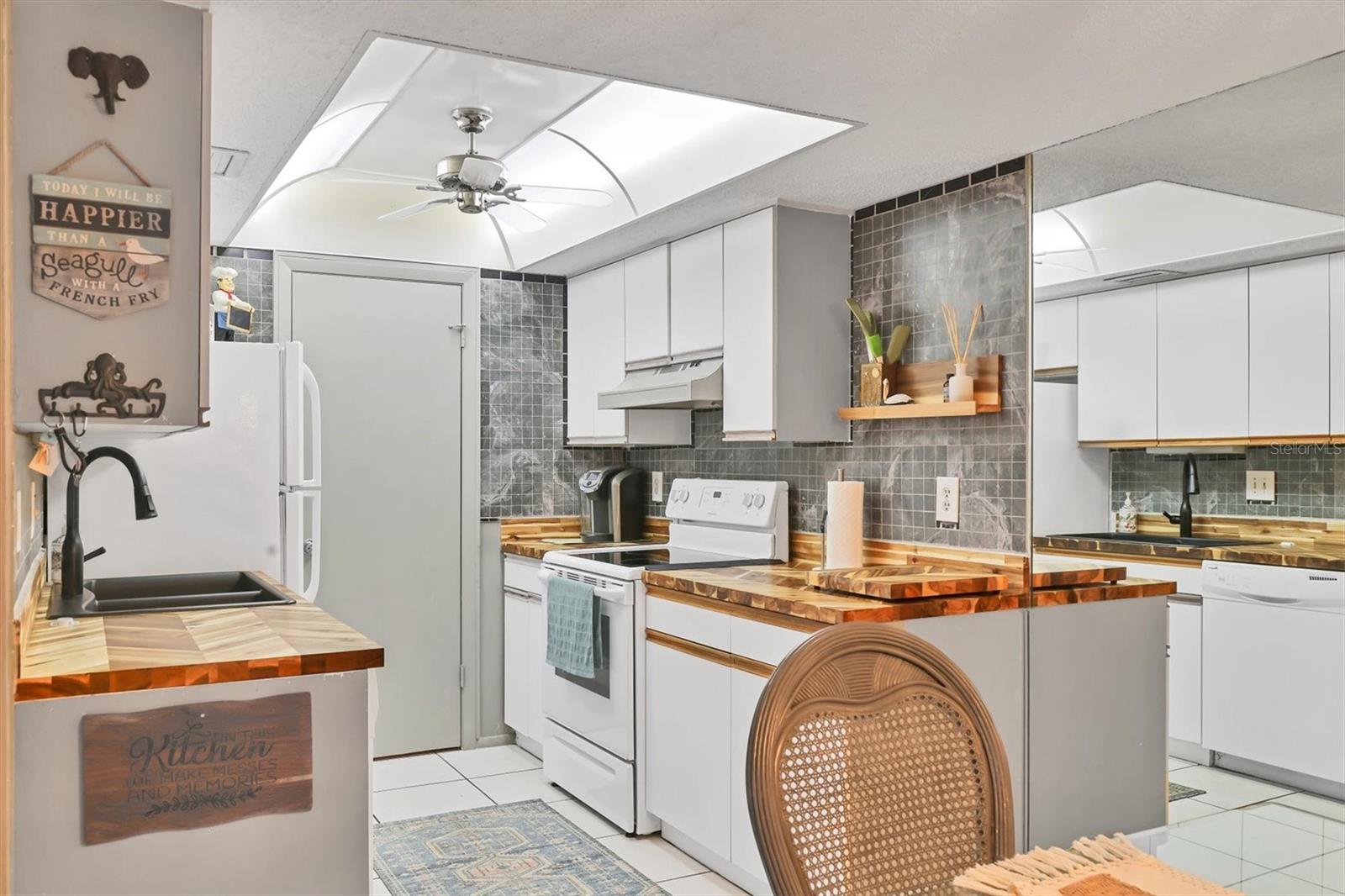 EL CONQUISTADOR VILLAGE 1 SEC 4 - Residential