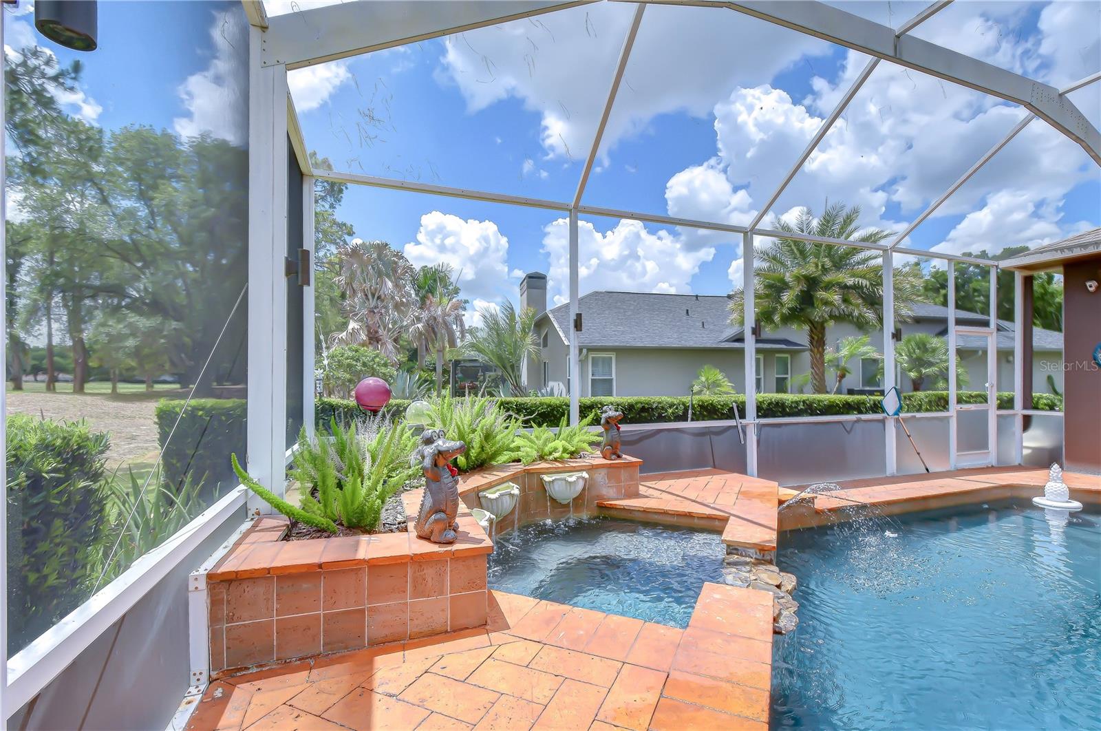 RIVER HILLS COUNTRY CLUB PH - Residential