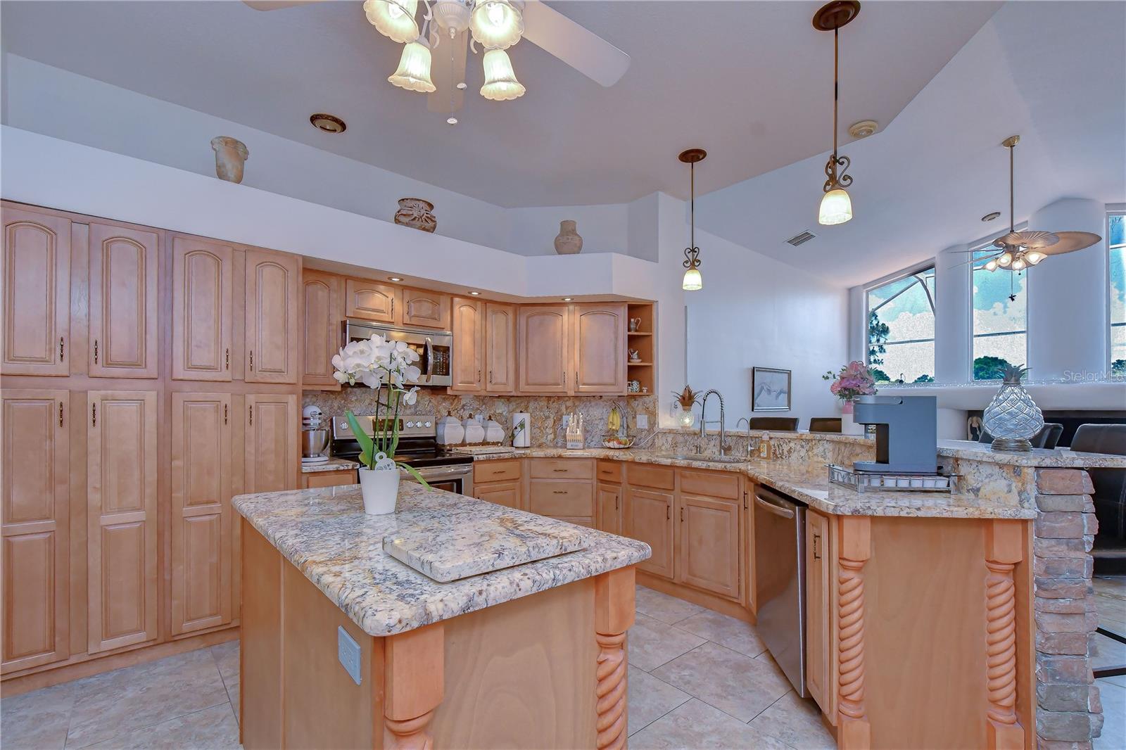 RIVER HILLS COUNTRY CLUB PH - Residential