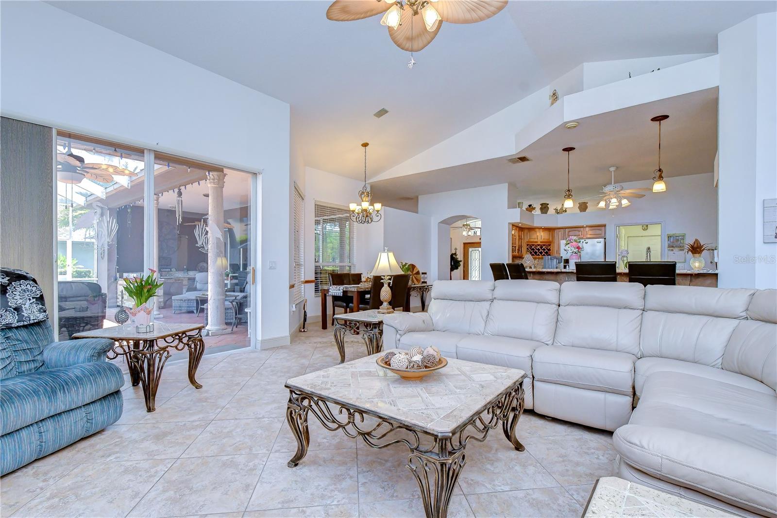 RIVER HILLS COUNTRY CLUB PH - Residential