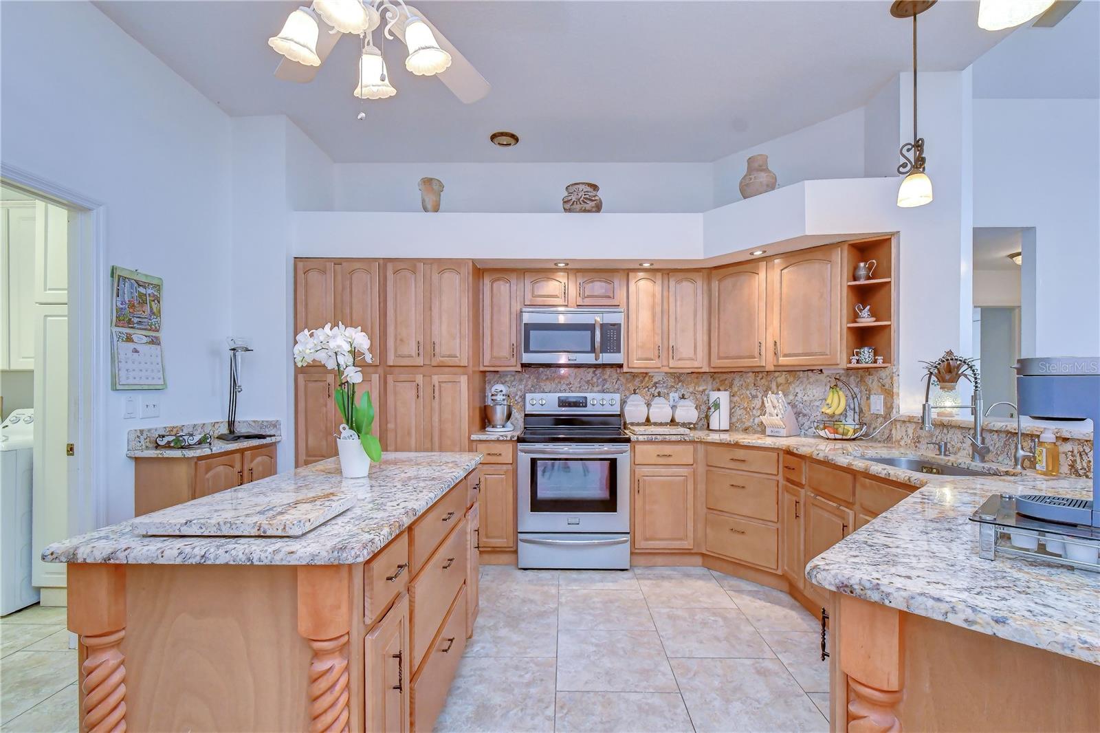 RIVER HILLS COUNTRY CLUB PH - Residential