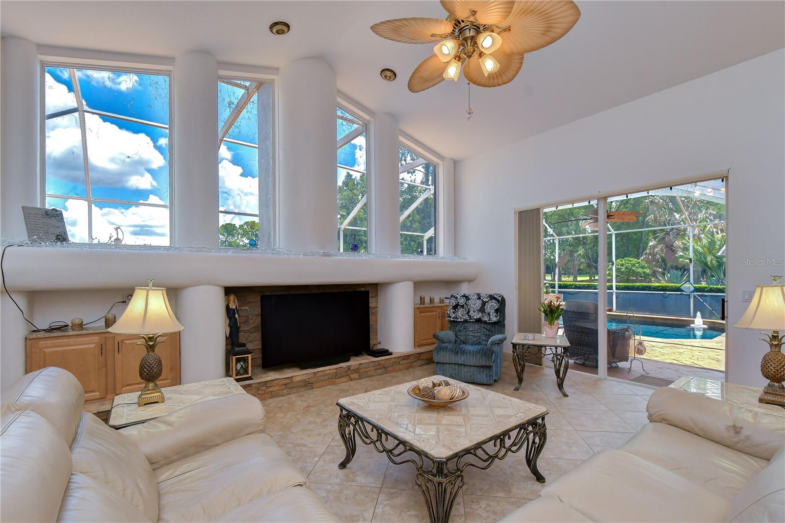 RIVER HILLS COUNTRY CLUB PH - Residential